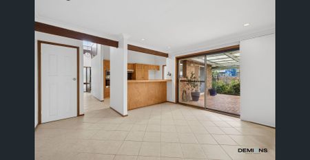 Timeless design. Corner position. Poolside living done right. - Photo 5