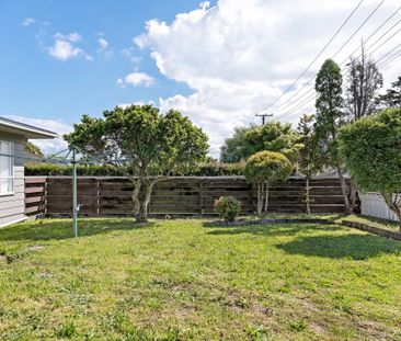 Spacious Family Home with Garage - Unbeatable Location - Photo 1