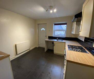 2 bedroom end of terrace house to rent - Photo 5