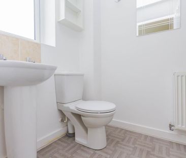 3 bedroom semi-detached house to rent - Photo 6