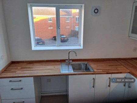 2 bedroom flat to rent - Photo 3