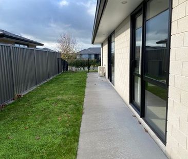 Brick and Tile Home in The Lakes - Photo 2