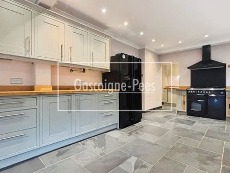 Honeysuckle Lane, Headley Down - Photo 4