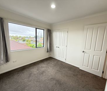 4 Bedroom Property with 2 Lounges&excl;&excl; - Photo 5