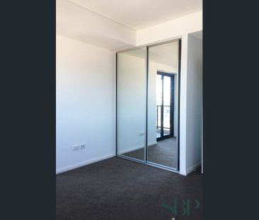 Stunning Large 1 Bedroom Apartment - Photo 5