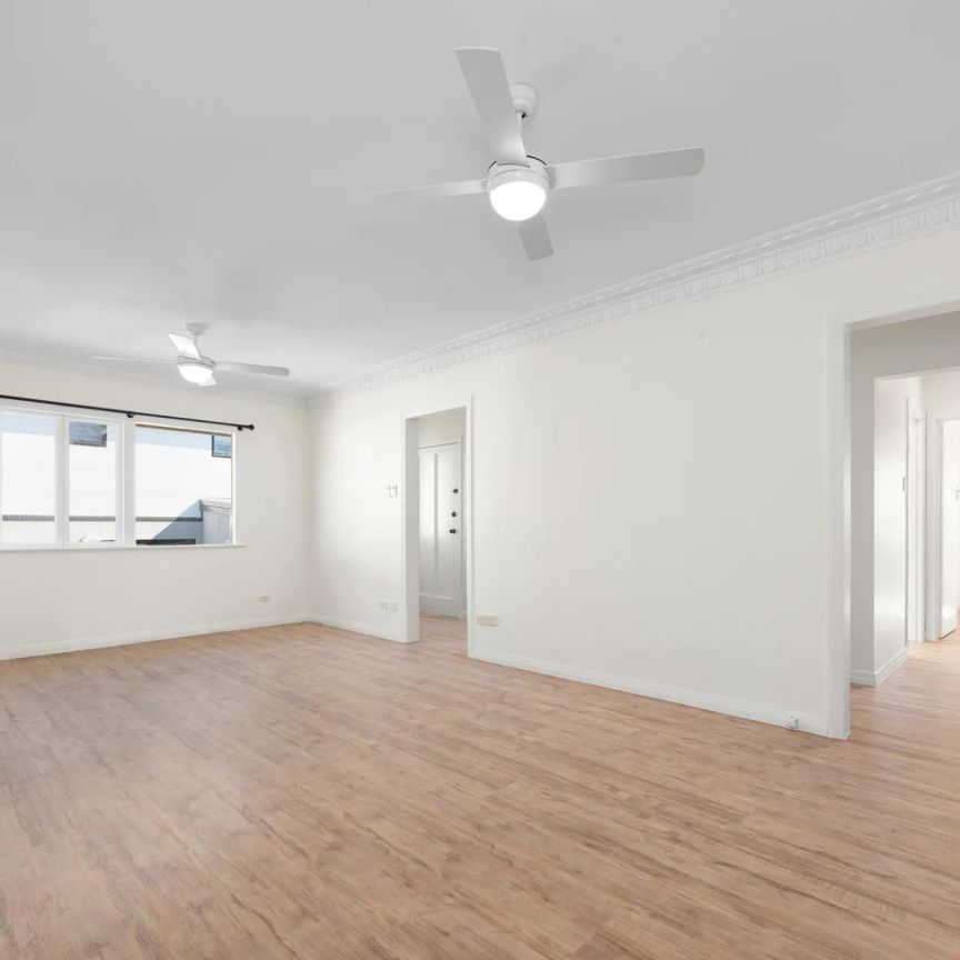 FRESHLY RENOVATED HOME IN CENTRAL TARRAGINDI - Photo 1