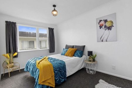 Fresh, Modern & Compact Living in Central Hutt - Photo 3