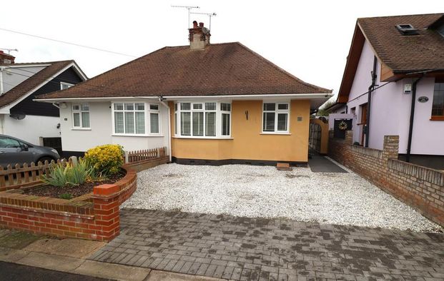 2 bedroom semi-detached bungalow to rent - Photo 1