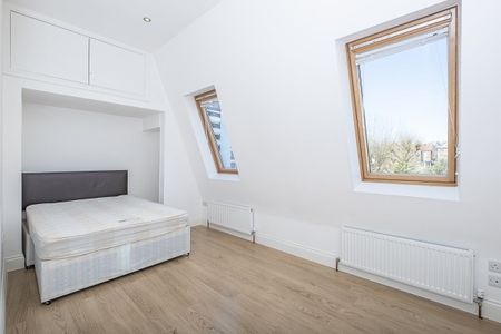 4 bedroom flat to rent - Photo 4