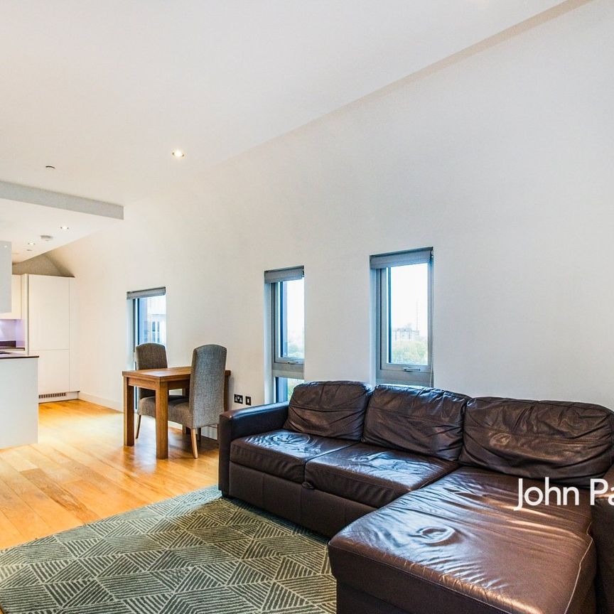 Flat to rent - Fenn Mansions, London, SE18 - Photo 1