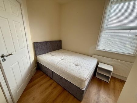 7 Great Georges Street, Warrenpoint, BT34 3HS - Photo 2