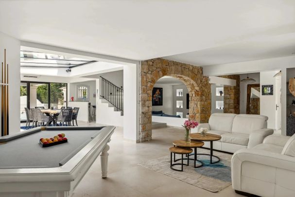 Mougins - Villa rénovée avec vue sur le vieux village de Mougins - 4 chambres - Photo 1