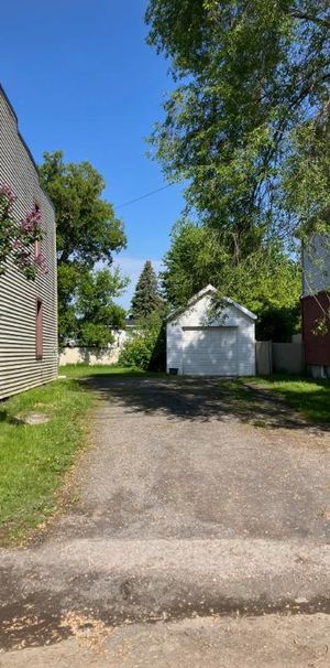 5 1/2 ( 2ieme étage), st-constant , grand terrain - Photo 1