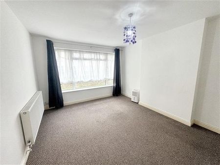 3 bedroom flat to rent - Photo 3