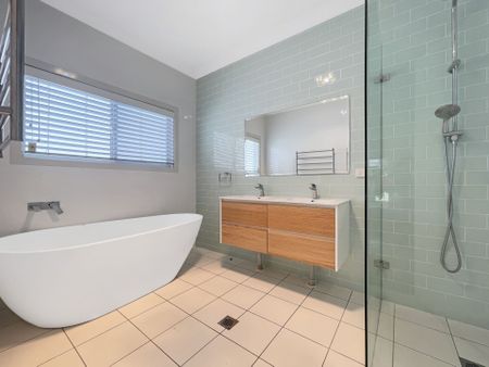 COMFORT, CONVENIENCE AND CHARM - Photo 4