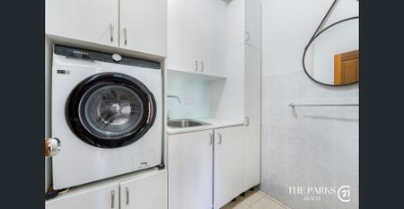 Beautiful Two Bedroom Town House - Photo 5