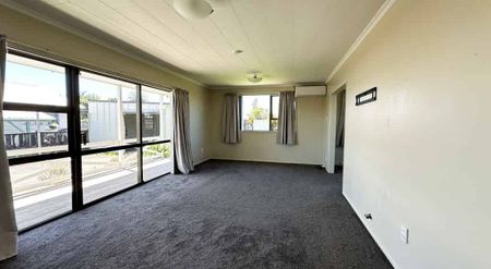 Low Maintenance 3 Bedroom - Photo 4