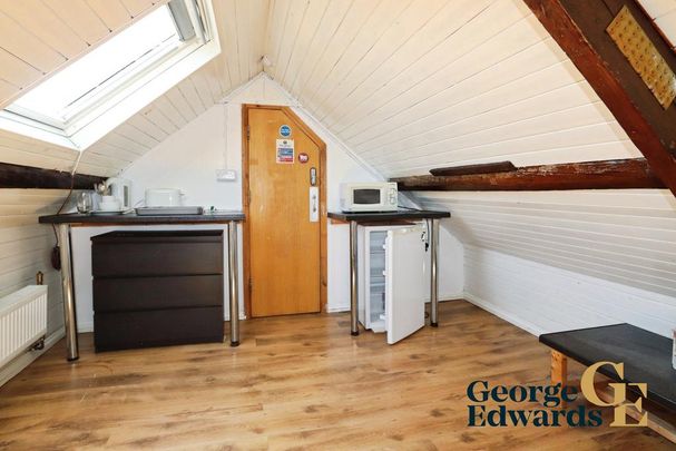 1 bedroom in a house share to rent - Photo 1