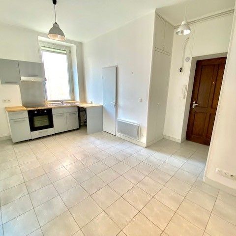 Location Appartement 3 pièces 40m² LYON 3ème - Photo 1
