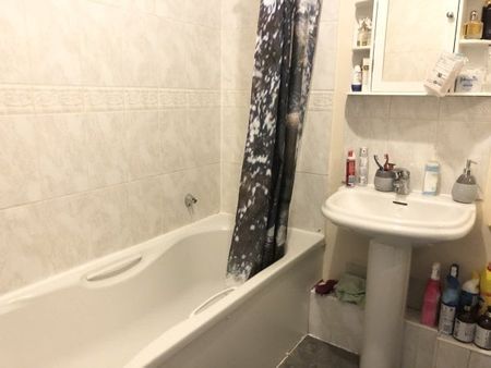 Tallis Court, Kidman Close, RM2 6GH, Property for rent - Photo 5