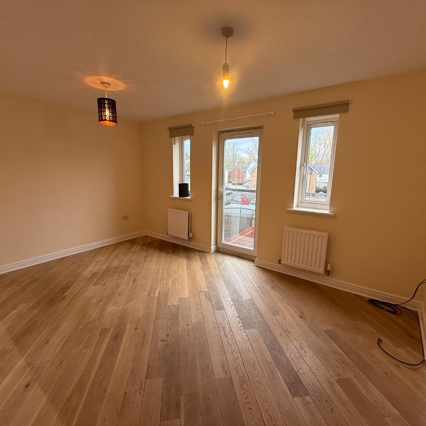 3 Bed House - Terraced - Photo 1