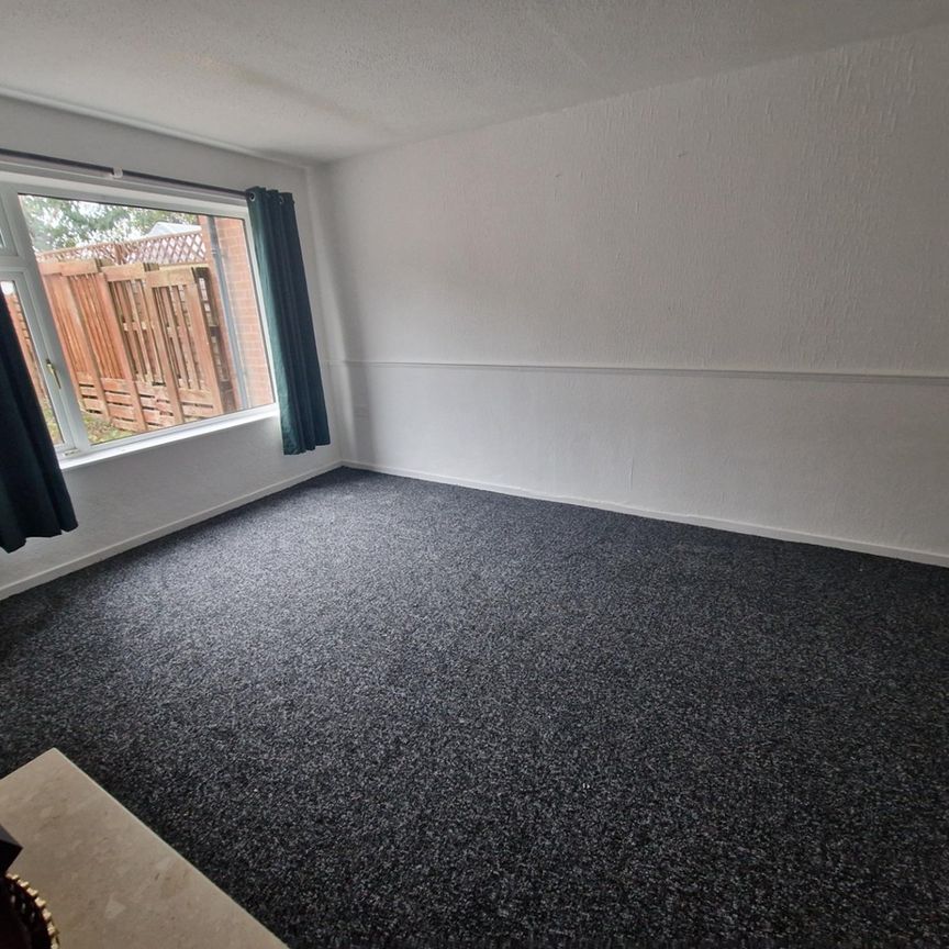 3 Bed Terraced House, Royston Close, NG2 - Photo 1