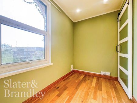 4 bedroom semi-detached house to rent - Photo 2