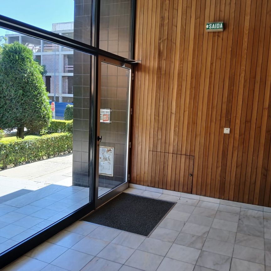 Apartamento T2 no Centro da Senhora da Hora em Matosinhos - Photo 1