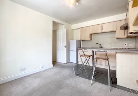 1 Bedroom - Photo 3