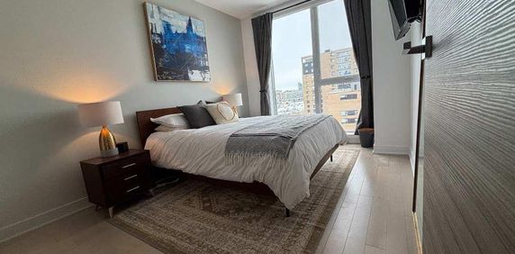 🏡 Modern 2 Bed, 2 Bath Condo in the Heart of Griffintown! 🏡 - Photo 2