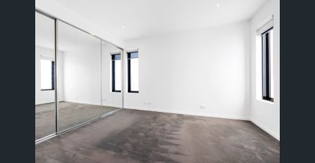 Stylish penthouse living in prime location - Photo 3