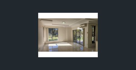 Modern 3 Bedroom Apartment - Photo 5