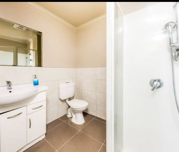 Ready to move in - Photo 6