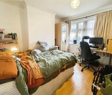 Harvest Road, Englefield Green, Egham, Surrey, TW20 0QS - Photo 2