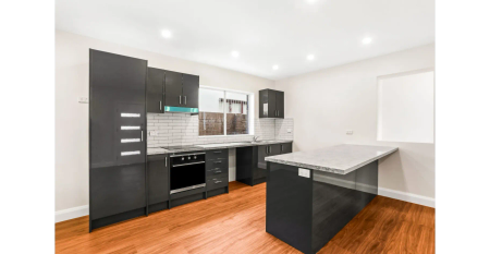 Spacious 3-Bedroom Home in Heart of Maroubra - Photo 4