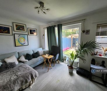 3 bedroom terraced house to rent - Photo 1