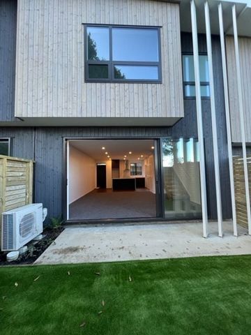 Tidy 3 Bedroom with Sea views - Photo 3