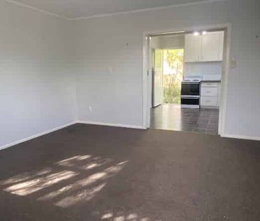 CHARMING TWO BEDROOM TOWNHOUSE: - Photo 4