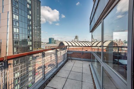 2 Bed Penthouse, Whitworth Street West, M1 - Photo 3