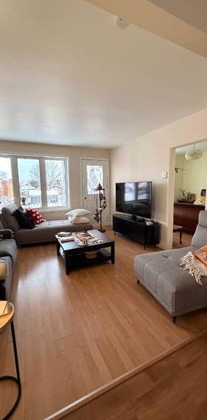 Disponible 1 avril. Duplex calme et serin rénové au goût du jour dans un secteur prisé de Saint-Hyacinthe. - Photo 1