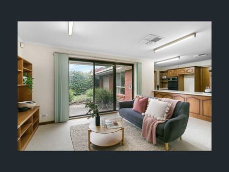 Spacious Family Home in Prime Manningham Location - Photo 3