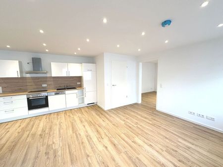 Erstbezug nach Kernsanierung- ideale 2er WG Wohnung mit Einbauküche zentral am Bahnhof. - Photo 3