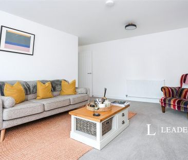 5 bedroom detached house to rent - Photo 2