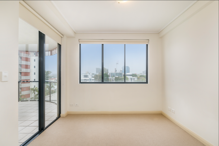 Living in the heart of Toowong - Photo 3