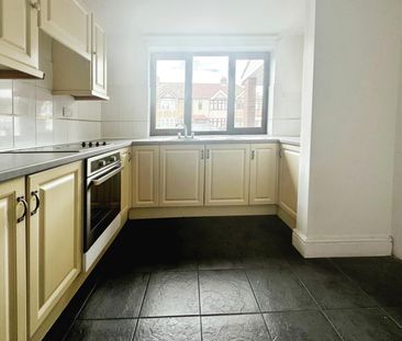 Harlow Road, Rainham, RM13 - Photo 4