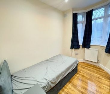 Princes Avenue N13 6HH, Property for rent - Photo 3