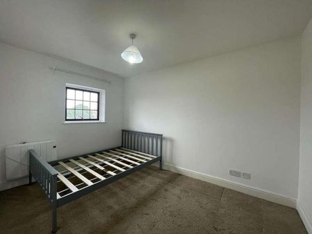 Comer Crescent, Southall, UB2 - Photo 4