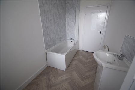 Apartment to rent in Fort Terrace, Bridlington, YO15 - Photo 2