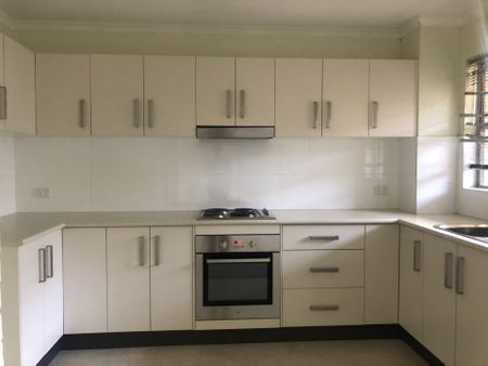 EAST TAMWORTH - 2 Bedroom ground floor unit - Photo 3