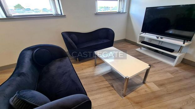 3 bedroom flat share to rent - Photo 1